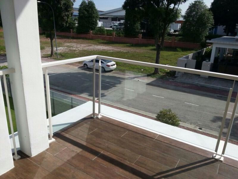 Balcony glass – tips to clean balcony glass